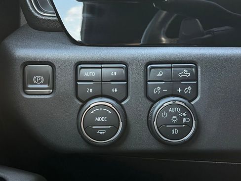 Used 2023 Chevrolet Silverado 1500 ZR2 AWD/4WD image 22