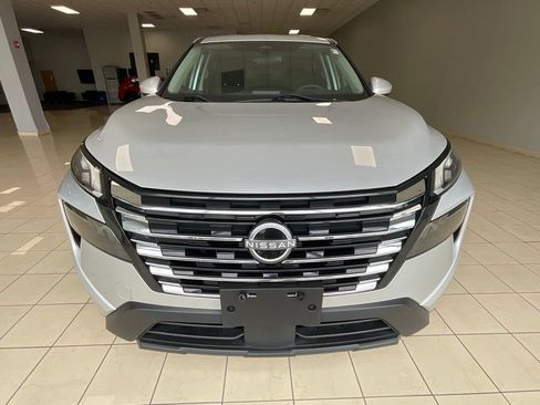 Used 2024 Nissan Rogue SV AWD/4WD image 2