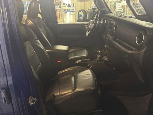 Used 2019 Jeep Wrangler Unlimited Sahara w/ Cold Weather Group image 15