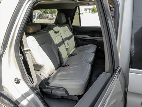 Used 2018 Ford Expedition Limited w/ Equipment Group 302A AWD/4WD image 37