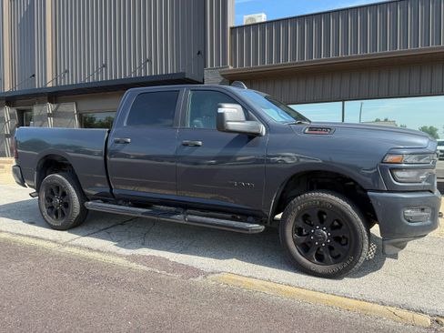 Used 2025 RAM 2500 Big Horn AWD/4WD image 3