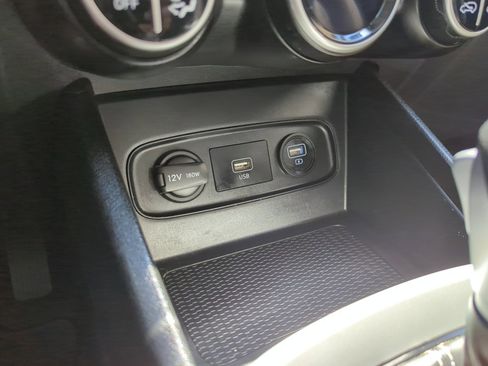 Used 2020 Hyundai Venue SEL FWD image 20