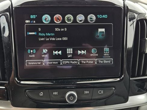 Used 2018 Chevrolet Traverse Premier w/ Driver Confidence II Package FWD image 17