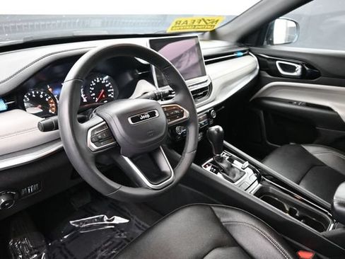 Used 2025 Jeep Compass Limited AWD/4WD image 19