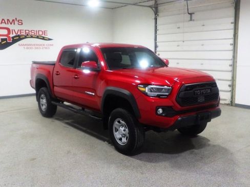 Used 2023 Toyota Tacoma TRD Off-Road w/ Technology Package AWD/4WD image 5