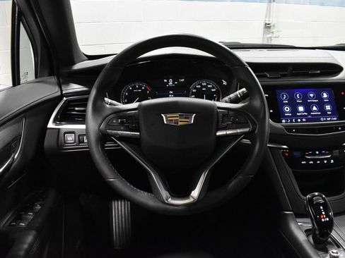 Certified 2025 Cadillac XT6 Luxury AWD/4WD image 8