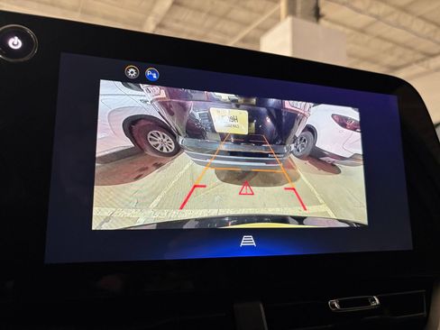 Used 2025 Chevrolet Equinox LT FWD image 23