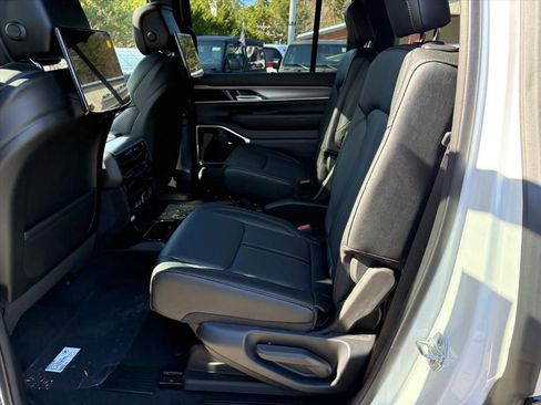 New 2026 Jeep Grand Wagoneer Limited AWD/4WD image 17