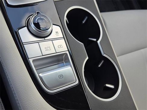 Used 2025 Genesis G70 2.5T image 23