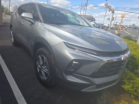 Used 2025 Chevrolet Blazer LT AWD/4WD image 3