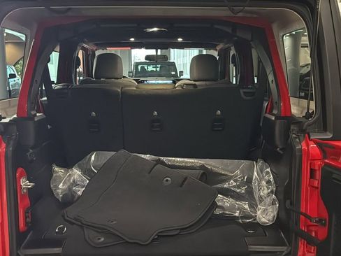 Used 2025 Jeep Wrangler Sport image 10