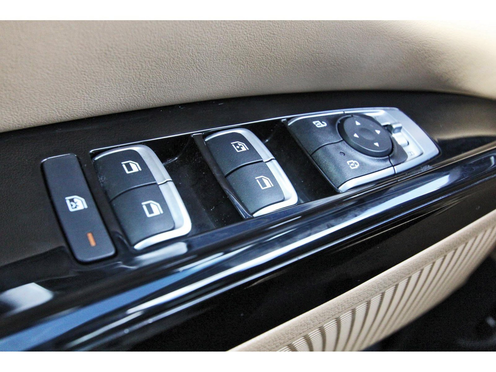 Used 2024 Kia Carnival EX FWD image 22