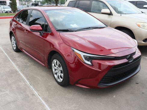 Used 2026 Toyota Corolla LE FWD image 2