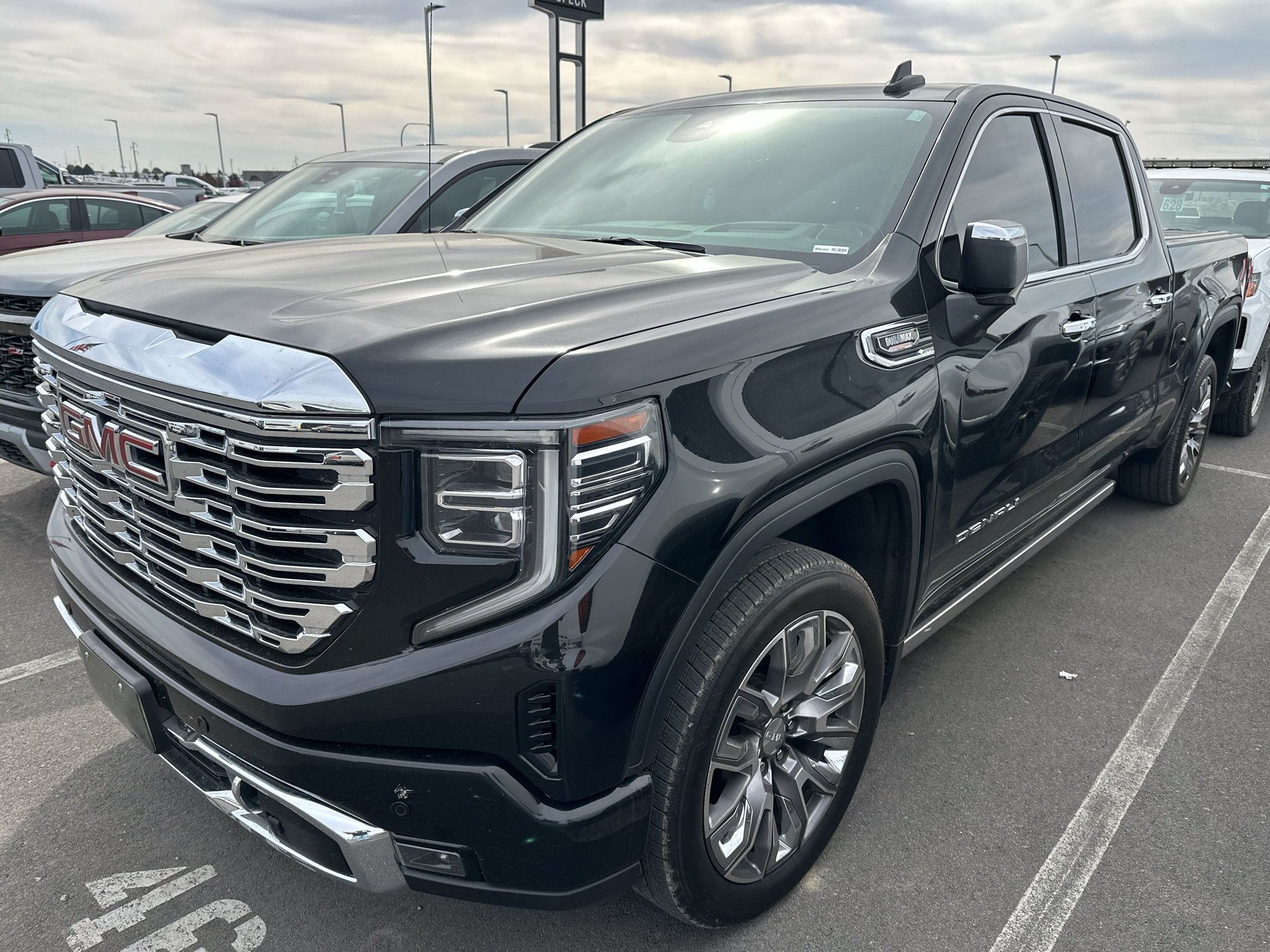 Used 2023 GMC Sierra 1500 Denali w/ Denali Reserve Package AWD/4WD image 1