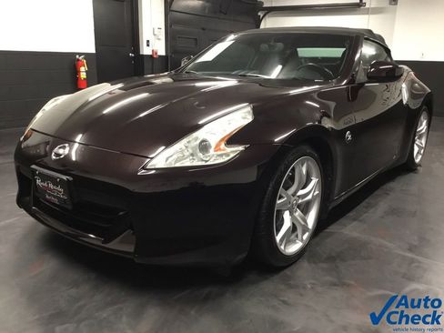 Used 2010 Nissan 370Z Touring w/ Sport Pkg image 16