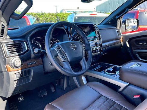 Certified 2023 Nissan Titan Platinum Reserve w/ Moonroof Package image 16