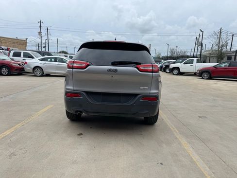 Used 2016 Jeep Cherokee Latitude w/ Safety/Convenience Group image 6