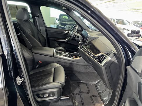 Used 2025 BMW X5 xDrive40i w/ M Sport Package AWD/4WD image 10