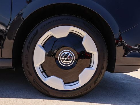 New 2025 Volkswagen ID. Buzz Pro S RWD image 10