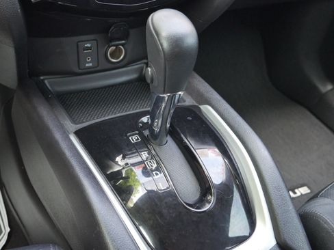 Used 2015 Nissan Rogue SL w/ SL Premium Package FWD image 13