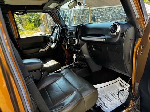Used 2011 Jeep Wrangler 70th Anniversary w/ Dual Top Group image 27
