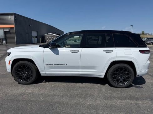 Used 2025 Jeep Grand Cherokee Summit image 4