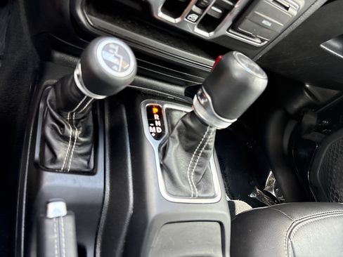 Used 2023 Jeep Wrangler Unlimited Sahara AWD/4WD image 31
