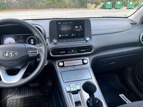 Used 2023 Hyundai Kona SE image 15
