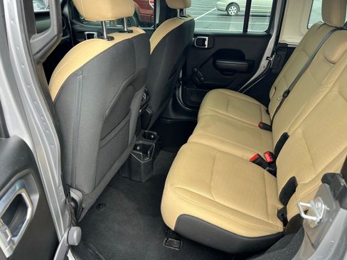 Used 2018 Jeep Wrangler Unlimited Sport image 12