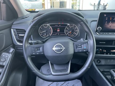 Used 2025 Nissan Rogue SV FWD image 32