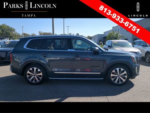 Used 2022 Kia Telluride EX w/ EX Premium Package image 3