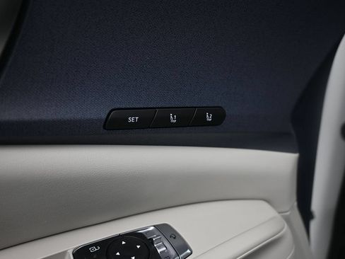 Used 2026 Kia Carnival EX FWD image 23