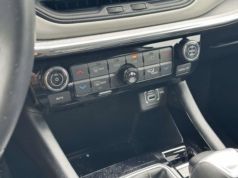 Used 2022 Jeep Compass Limited image 25