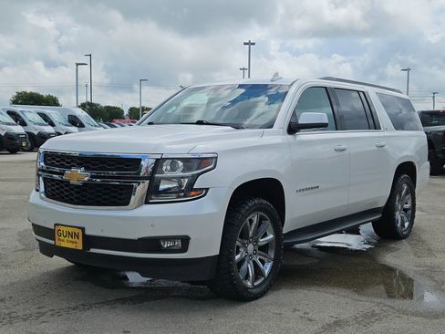 Used 2018 Chevrolet Suburban LT AWD/4WD image 7