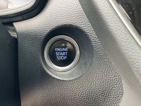 Used 2022 Toyota Corolla Cross LE image 12