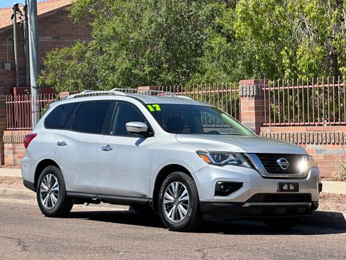 Used 2017 Nissan Pathfinder SL image 8