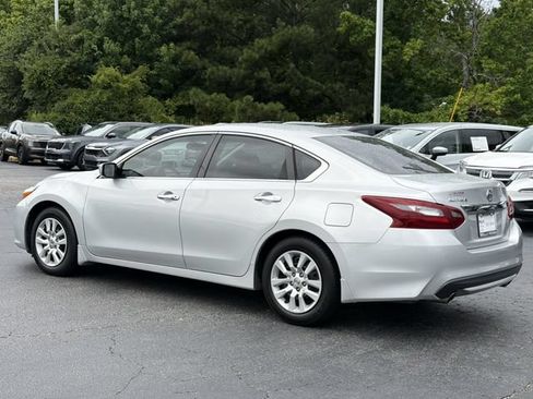 Used 2018 Nissan Altima 2.5 S w/ S Convenience Package FWD image 3