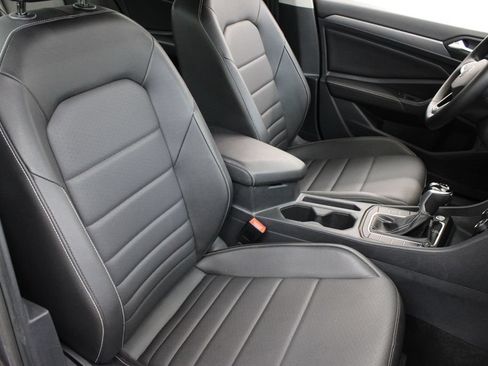 Used 2024 Volkswagen Jetta SE FWD image 22