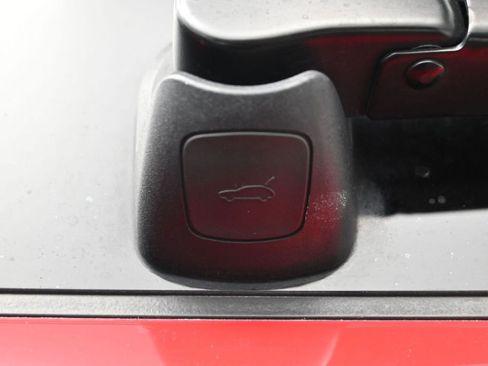 Certified 2024 Porsche Macan AWD/4WD image 27
