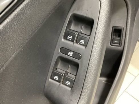 Used 2018 Volkswagen Jetta SE FWD image 18