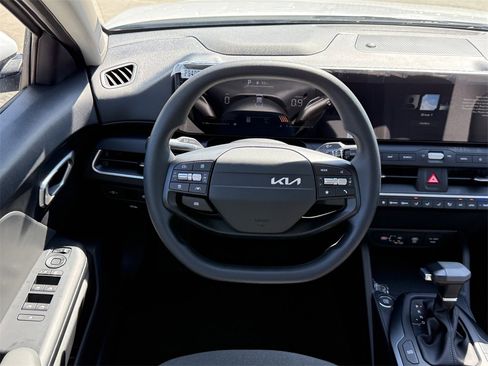 New 2025 Kia K4 LXS image 14