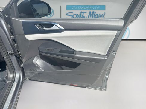 Used 2022 Volkswagen Taos SE FWD image 33