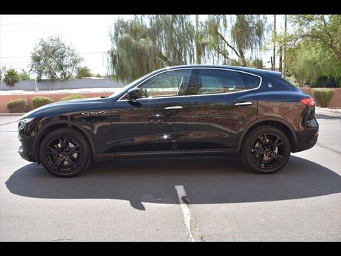 Used 2018 Maserati Levante AWD/4WD image 4