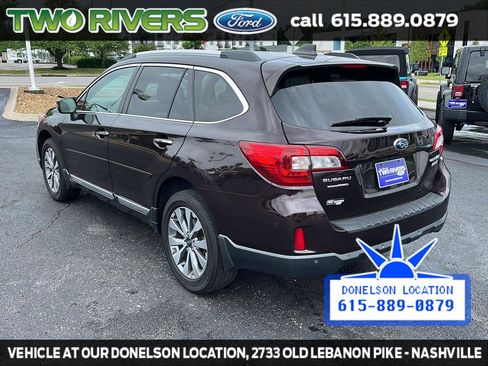 Used 2017 Subaru Outback 2.5i Touring AWD/4WD image 6