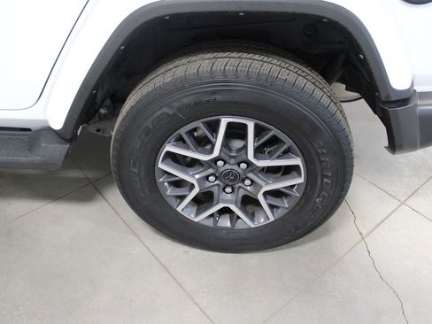 Used 2024 Jeep Wrangler Sahara image 55