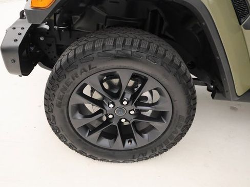 Used 2025 Jeep Wrangler Unlimited Sahara image 6