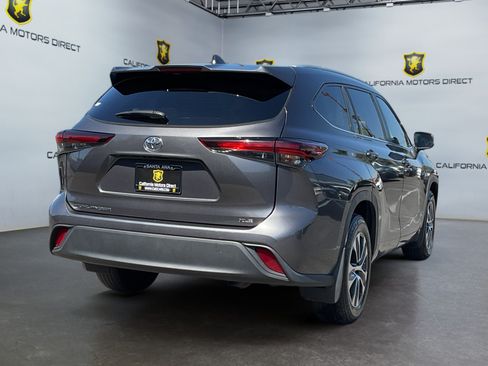 Used 2024 Toyota Highlander XLE FWD image 5