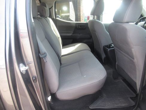 Used 2022 Toyota Tacoma SR AWD/4WD image 11