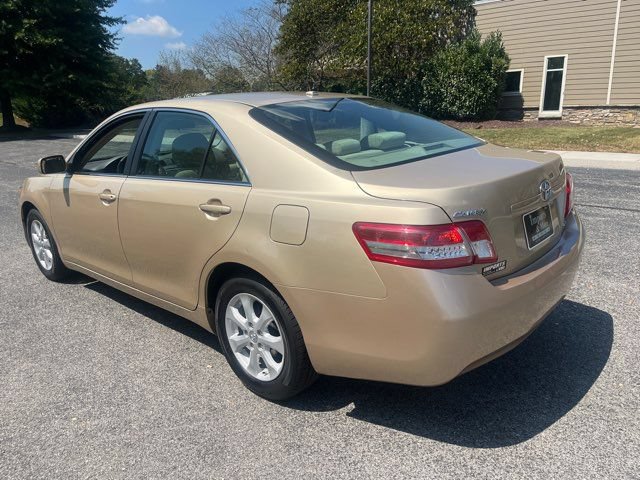 Used 2010 Toyota Camry LE FWD image 23