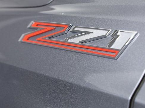 Used 2022 Chevrolet Tahoe Z71 w/ Luxury Package image 2